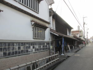 酒蔵なまこ壁　賀茂泉