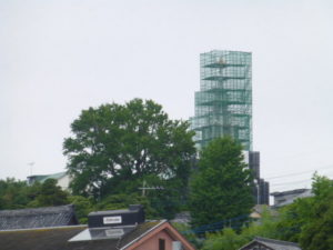 11-教会工事中足場